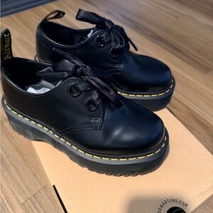 Dr. Martens Black Oxford Holly